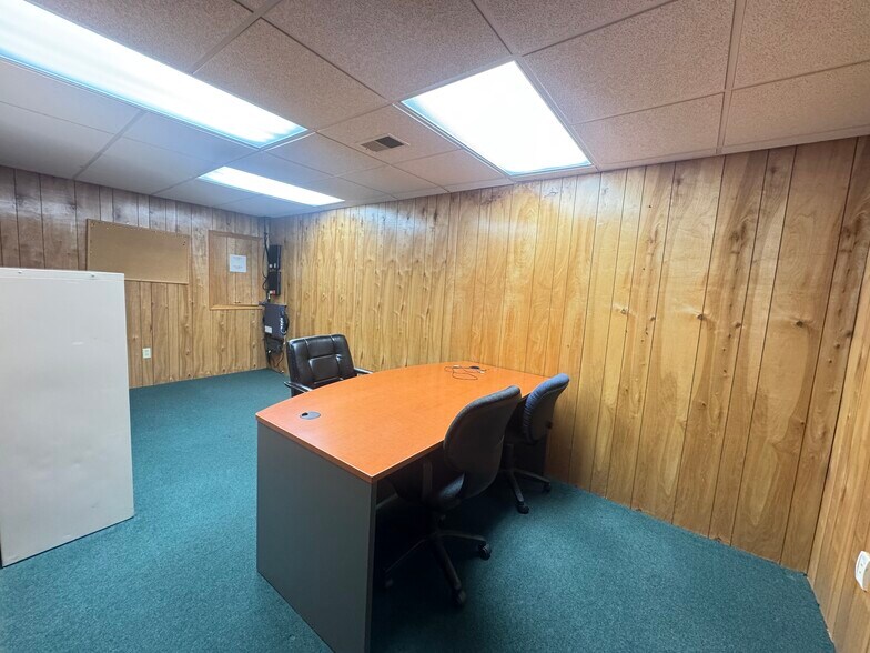 More Photos Of 1226 Lincoln St, Rhinelander Office For Sale