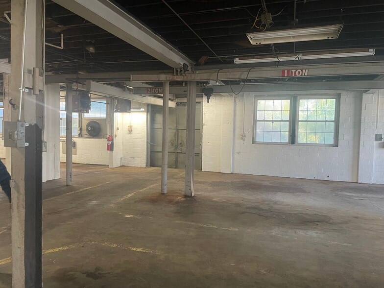 More Photos Of 3106 Elm Ave, Baltimore Manufacturing For Lease
