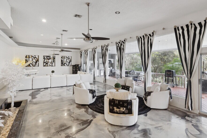 More Photos Of 8463 Beach Blvd, Jacksonville Freestanding For Lease