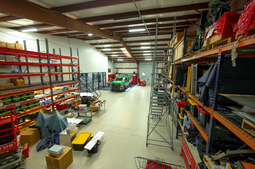More Photos Of 149 Twin Springs Rd, Hendersonville Warehouse For Lease