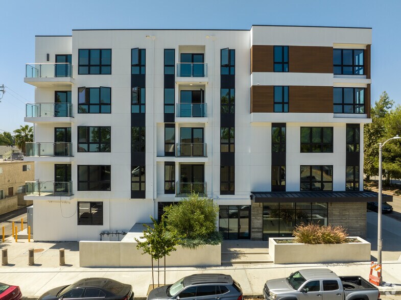 More Photos Of 12444 Chandler Blvd, North Hollywood Apartments For Lease