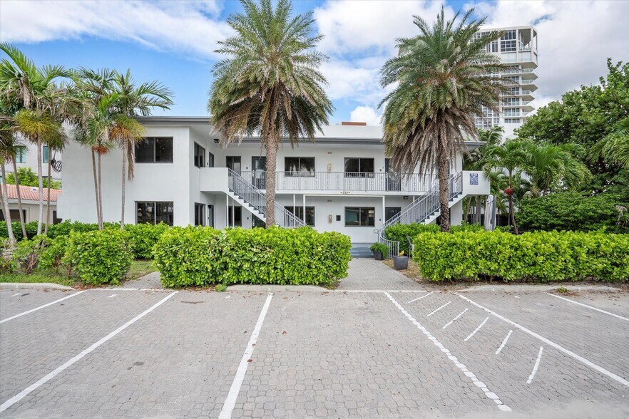 More Photos Of 333 Walnut St, Hollywood Hotel For Sale