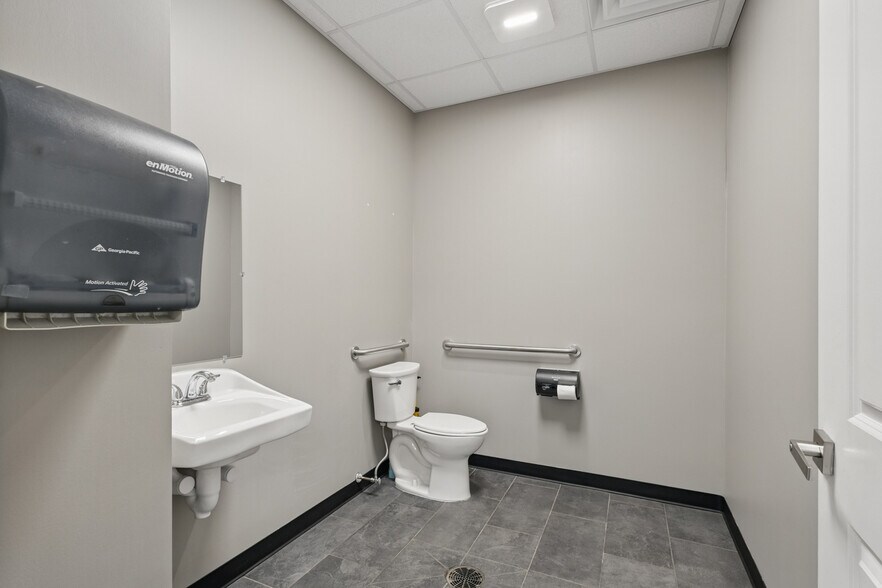 More Photos Of 581 E Cherry St, Troy Freestanding For Sale