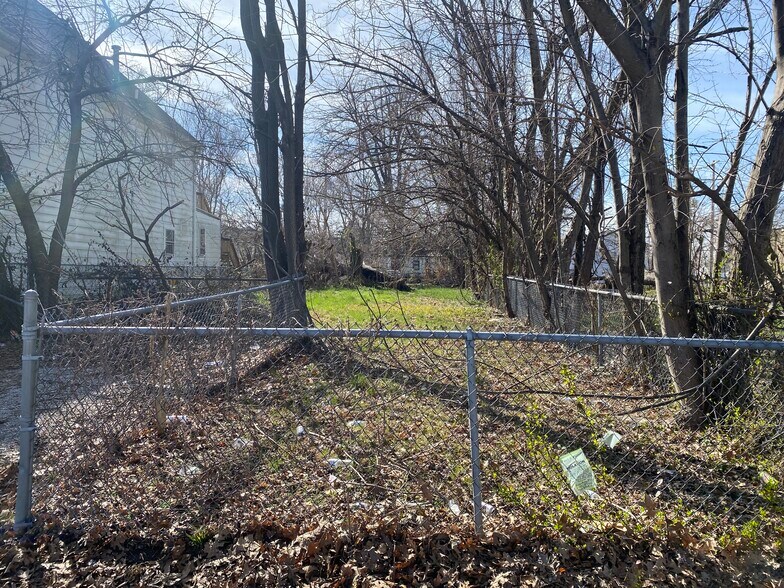 More Photos Of 401 S Kentucky Ave, Evansville Freestanding For Sale