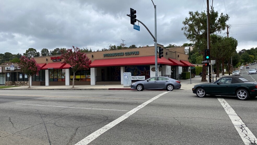 More Photos Of 4901 Dumetz Rd, Woodland Hills Storefront For Lease