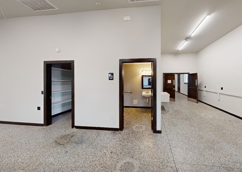 More Photos Of 1716 Signal Ridge Dr, Edmond Office For Sale