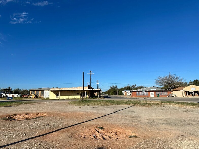 More Photos Of 2000 S Commercial Ave, Coleman Restaurant For Sale