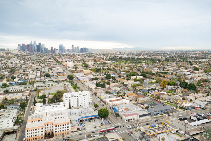 More Photos Of 3072-3084 W Pico Blvd, Los Angeles Storefront For Sale
