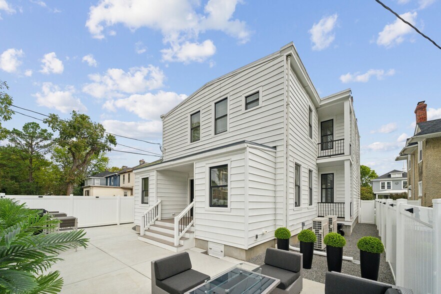 More Photos Of 2810 Griffin Ave, Richmond Apartments For Sale