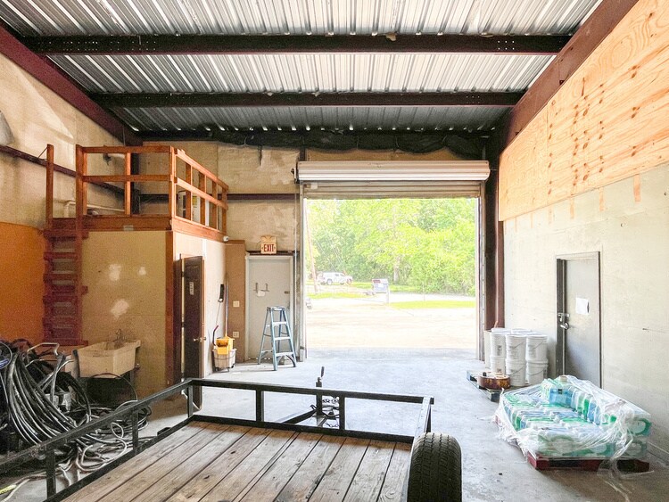 More Photos Of 11950 Richcroft Ave, Baton Rouge Warehouse For Sale