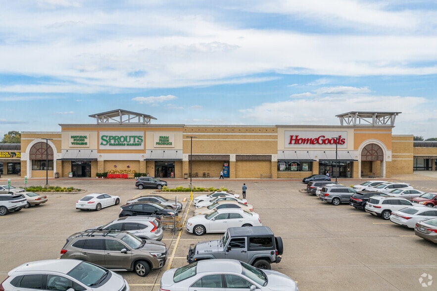 More Photos Of 1301-1469 W Campbell Rd, Richardson General Retail For Lease
