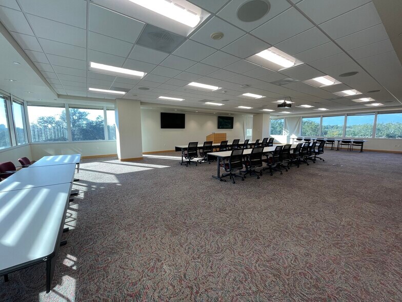 More Photos Of 1 Energy Pl, Pensacola Office For Lease