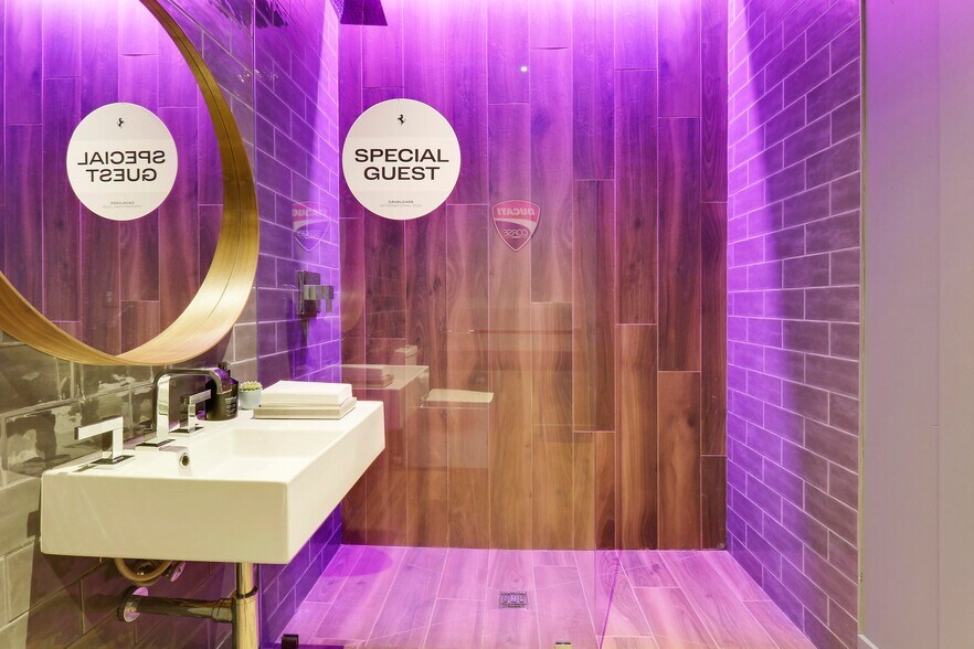 More Photos Of 7210 Haverhill Business Pky, Riviera Beach Warehouse For Sale