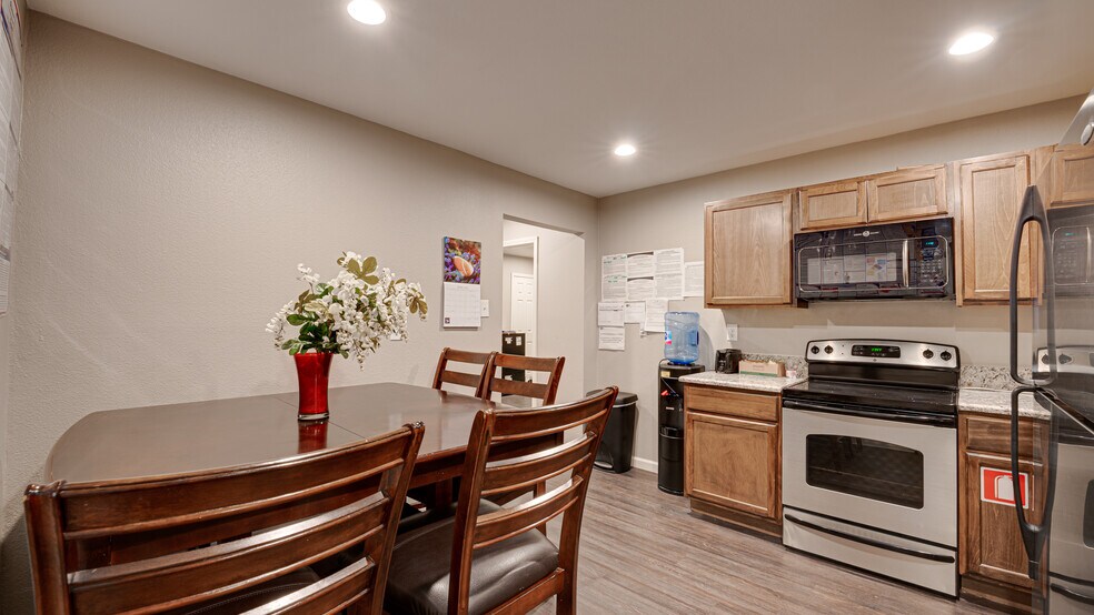 More Photos Of 350 English Trl, Venus Warehouse For Lease