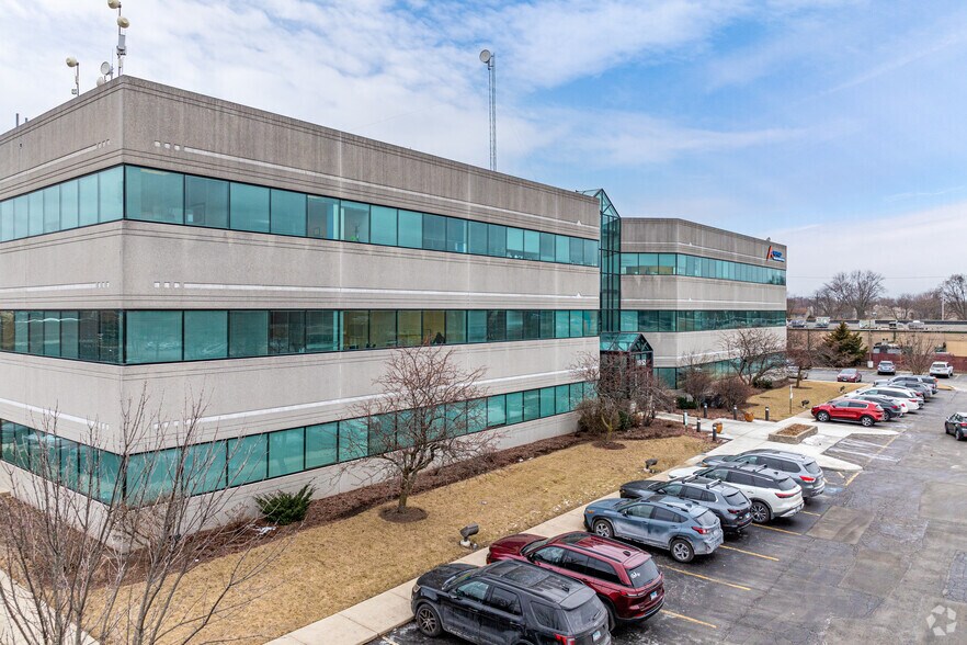 More Photos Of 1952 Mcdowell Rd, Naperville Business Park For Lease