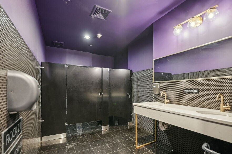 More Photos Of 400 Bergen Blvd, Palisades Park General Retail For Lease