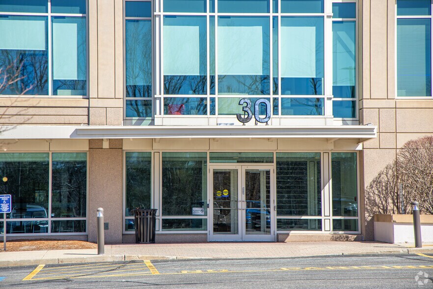 More Photos Of 30 Corporate Dr, Burlington Office For Lease