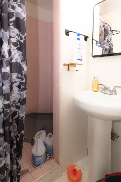 More Photos Of 250 Kapili St, Honolulu Apartments For Sale