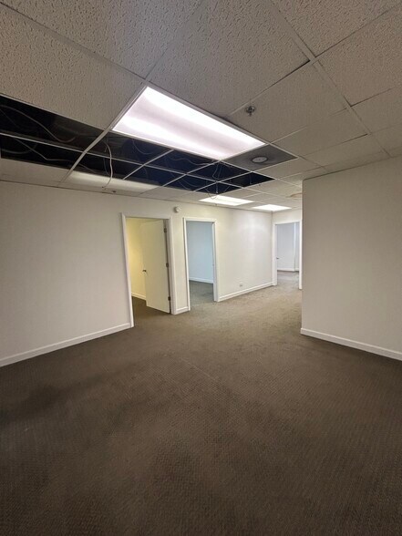 More Photos Of 7161 N Cicero Ave, Lincolnwood Office For Lease