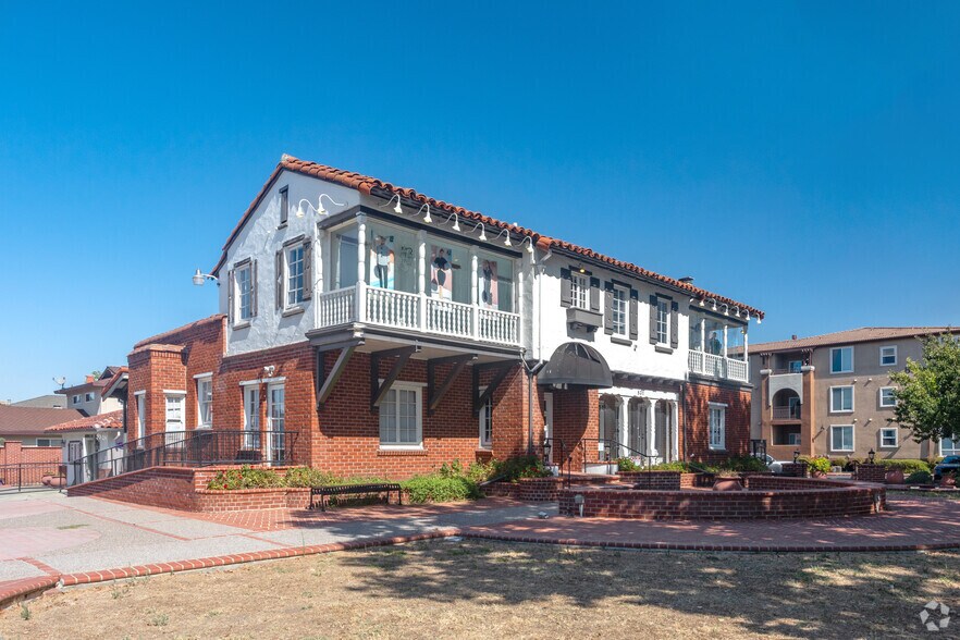 Primary Photo Of 831 S Winchester Blvd, San Jose Storefront For Lease