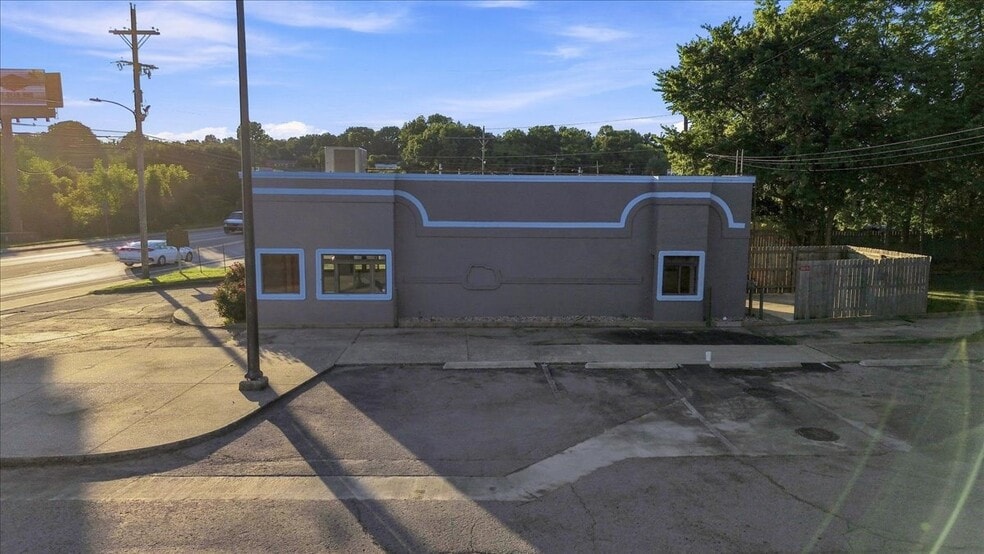 More Photos Of 541 W Dixie Ave, Elizabethtown Freestanding For Sale