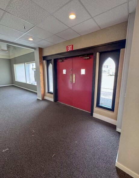 More Photos Of 2002 2nd St SW, Rochester Storefront Retail Office For Sale