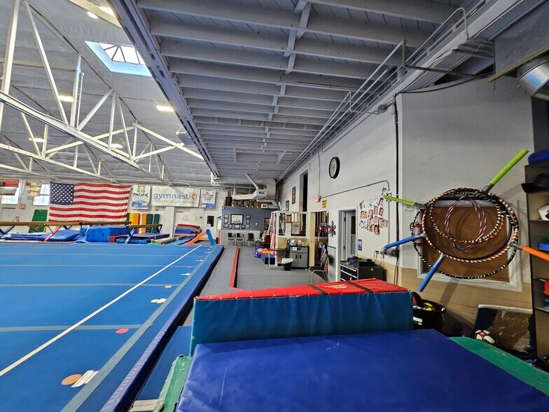 More Photos Of 815 N 1st Ave, Great Falls Auto Dealership For Lease