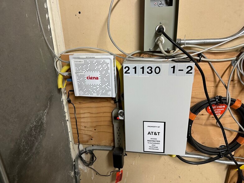 More Photos Of 21130 Centre Pointe Pky, Santa Clarita Warehouse For Lease