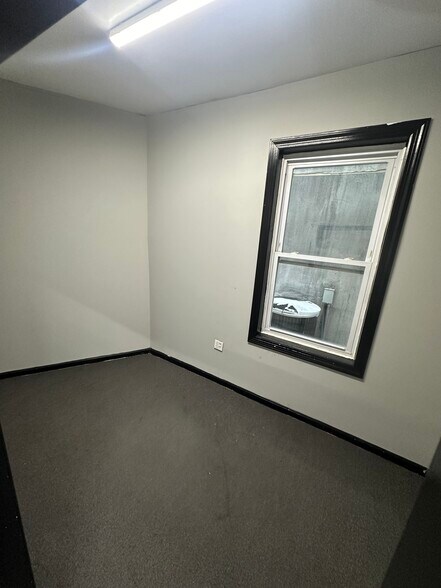 More Photos Of 202 Merrick Rd, Rockville Centre Storefront Retail Office For Lease