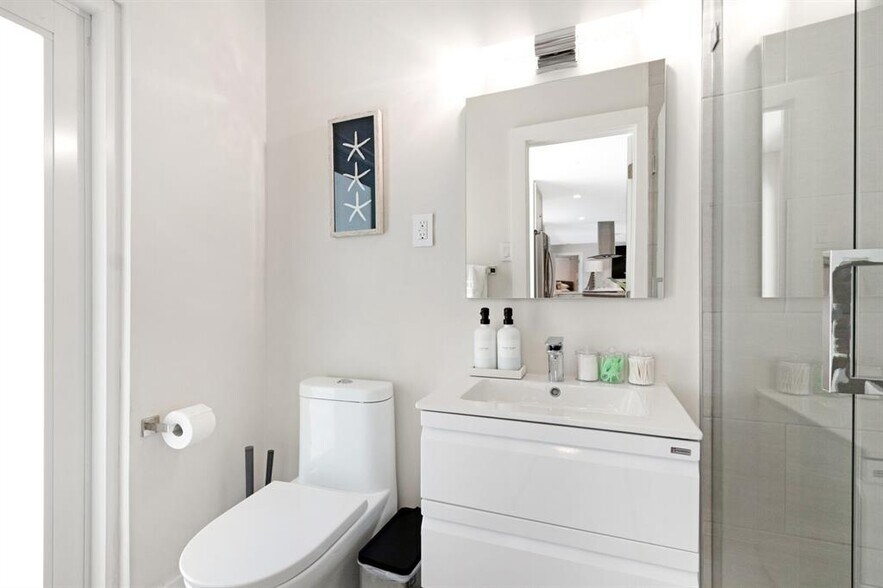 More Photos Of 5821 NE 14th Way, Fort Lauderdale Flex For Sale