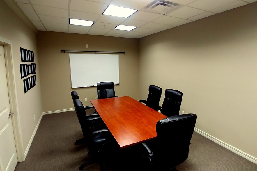 More Photos Of 208 N Bryan Ave, Bryan Office Residential For Lease