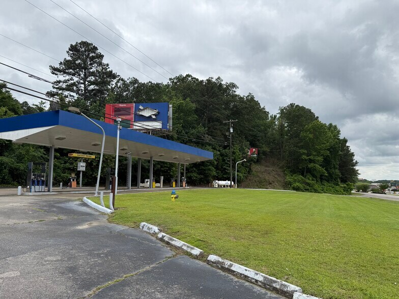 More Photos Of 2709 Crestwood Blvd, Birmingham General Retail For Sale