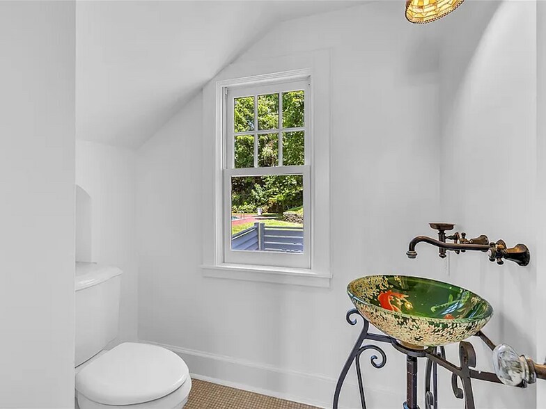 More Photos Of 158 E Shore Rd, Halesite Specialty For Sale