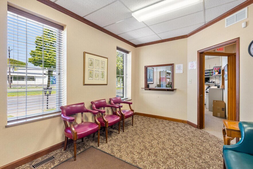 More Photos Of 17770 Mack Ave, Grosse Pointe Medical For Lease