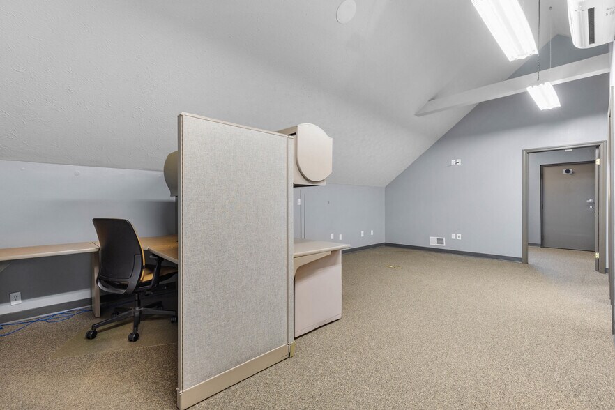 More Photos Of 1450 E Ridge Rd, Rochester Freestanding For Sale