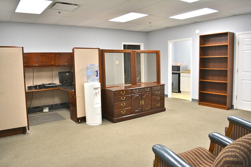 More Photos Of 4 Mark Rd, Kenilworth Light Distribution For Sale