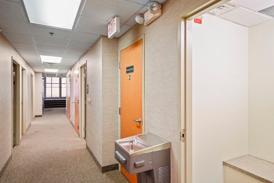 More Photos Of 46B Thomas Johnson Dr, Frederick Medical For Lease