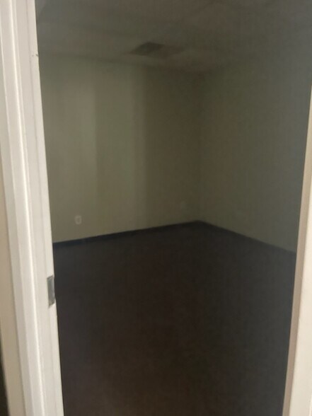 More Photos Of 69 Horseblock Rd, Centereach Service For Lease