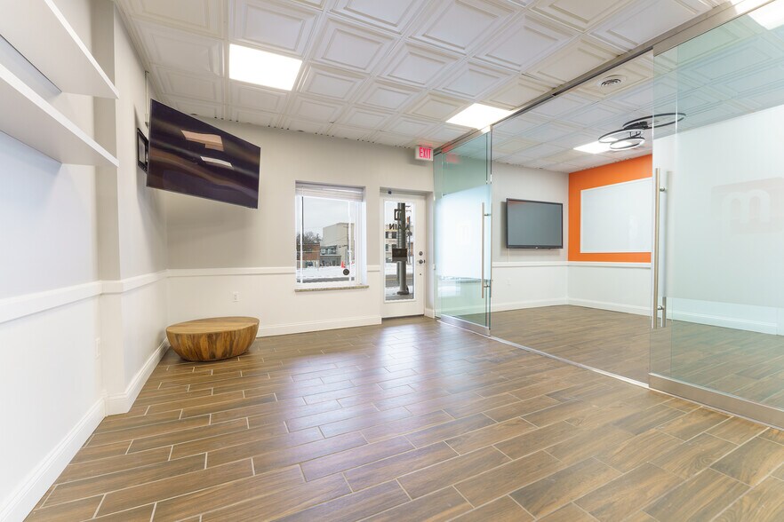 More Photos Of 315 W North St, Brighton Medical For Lease