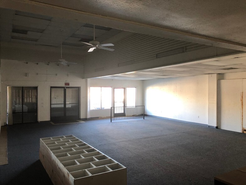 More Photos Of 8807 Thornton Rd, Stockton Storefront Retail Office For Lease