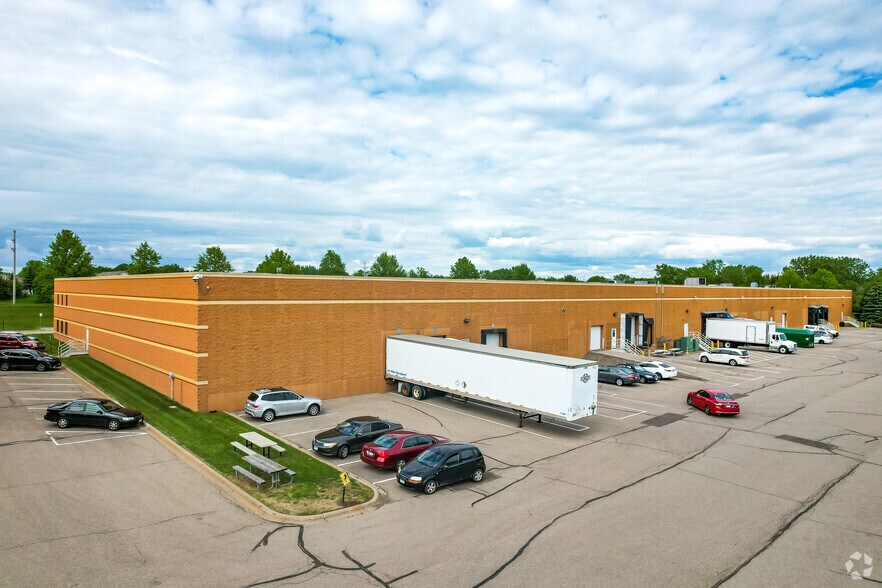 More Photos Of 3350 N Granada Ave, Saint Paul Light Manufacturing For Lease