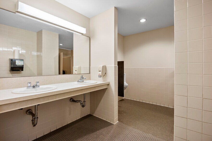 More Photos Of 60 S Pearl St, Albany Office For Sale