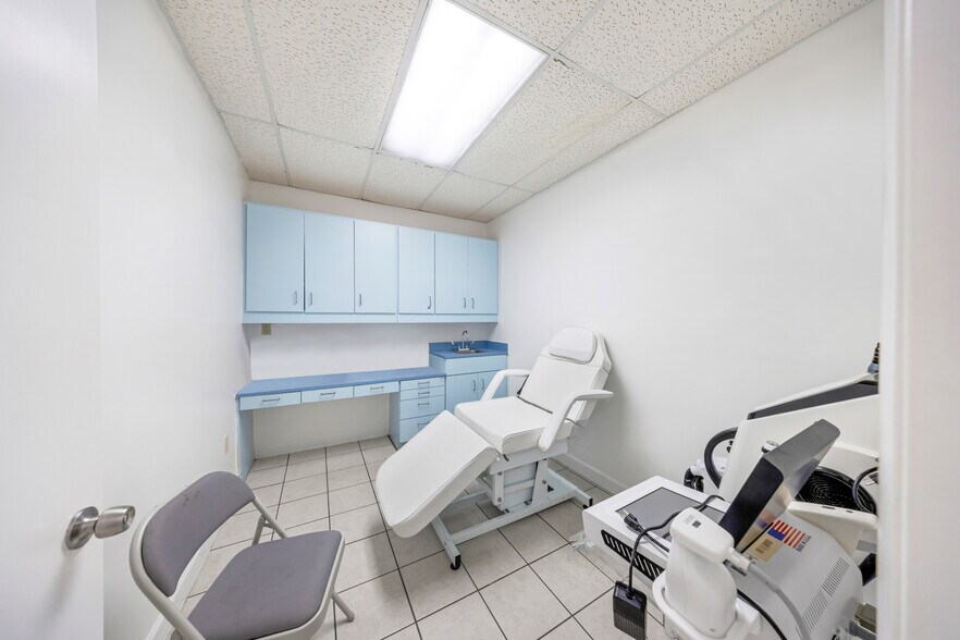 More Photos Of 700 E 1st Ave, Hialeah Medical For Lease