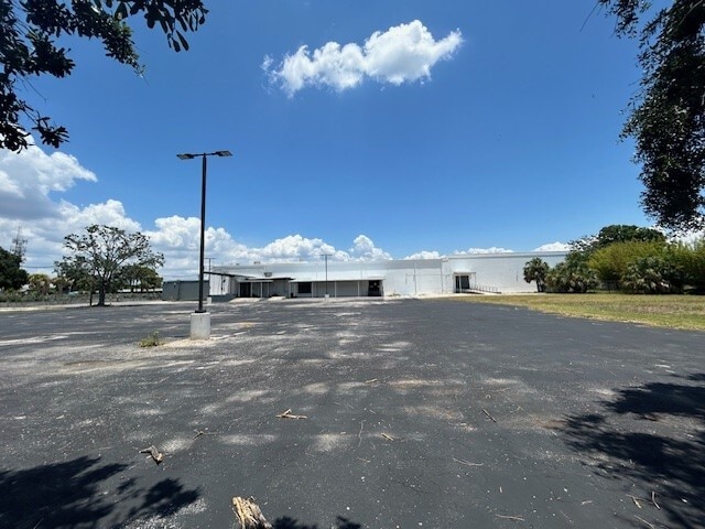 More Photos Of 5201 S West Shore Blvd, Tampa Warehouse For Lease