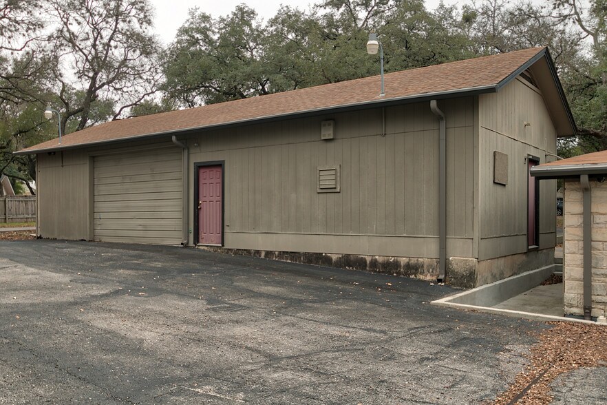 More Photos Of 8411 N Interstate 35, Austin Office For Lease