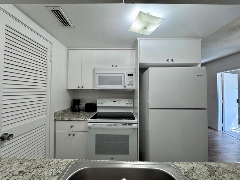 More Photos Of 202 Lucerne Ave, Lake Worth Apartments For Sale