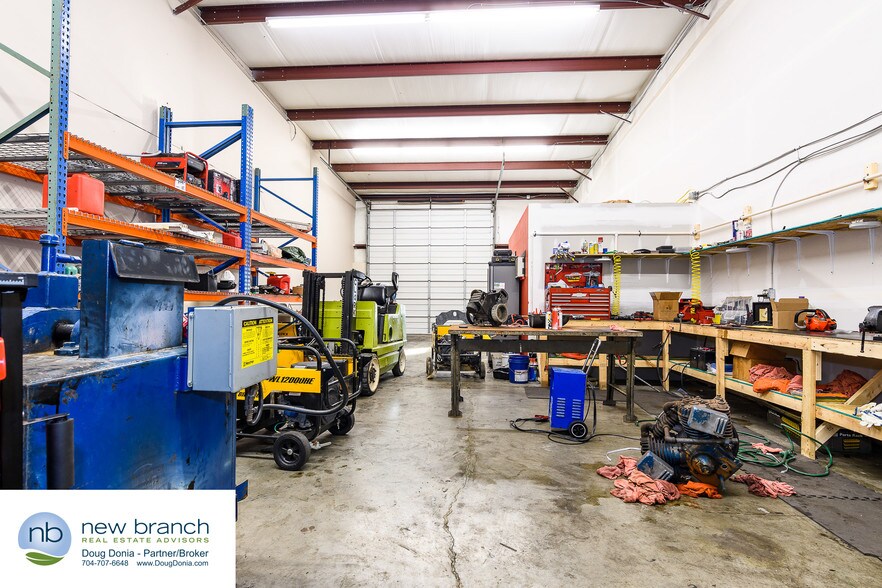 More Photos Of 5630-5638 Harrisburg Industrial Par Dr, Harrisburg Warehouse For Lease