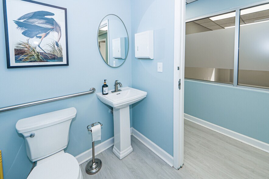 More Photos Of 2155 N Park Ln, Charleston Office For Lease