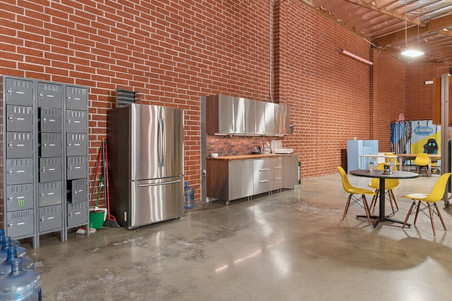 More Photos Of 4623 San Fernando Rd, Glendale Manufacturing For Lease