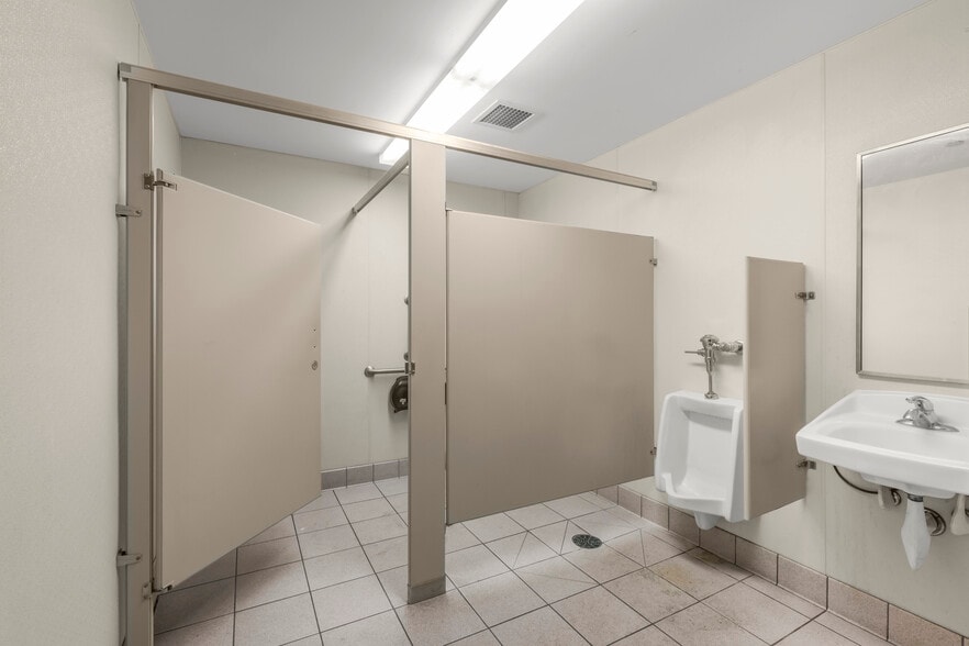 More Photos Of 4205-4225 Egan Dr, Savage Drugstore For Lease